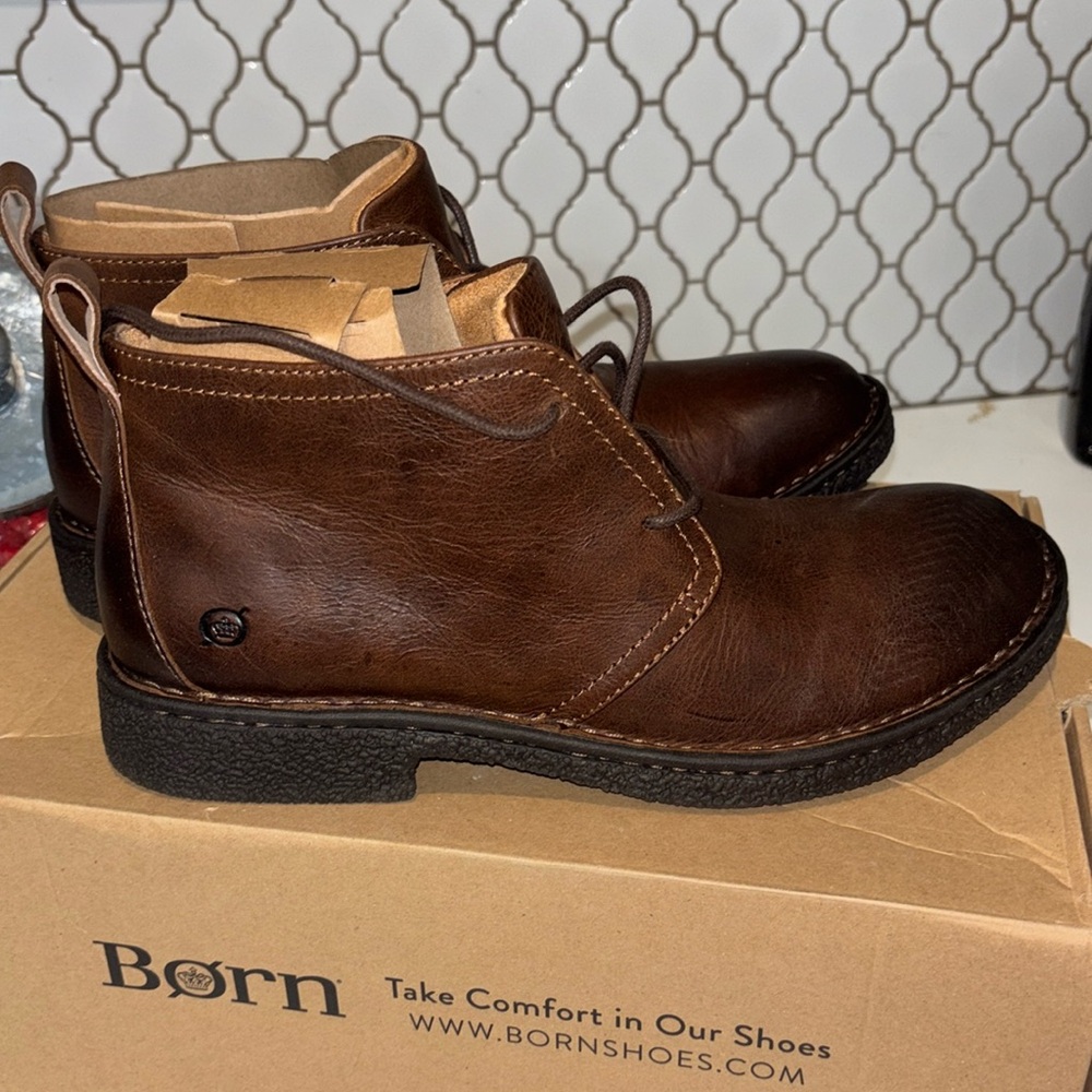 Mens Born Bismark dark brown.